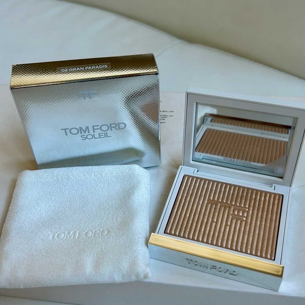 TOM FORD Soleil Neige Glow Highlighter Powder in 02 Gran Paradis